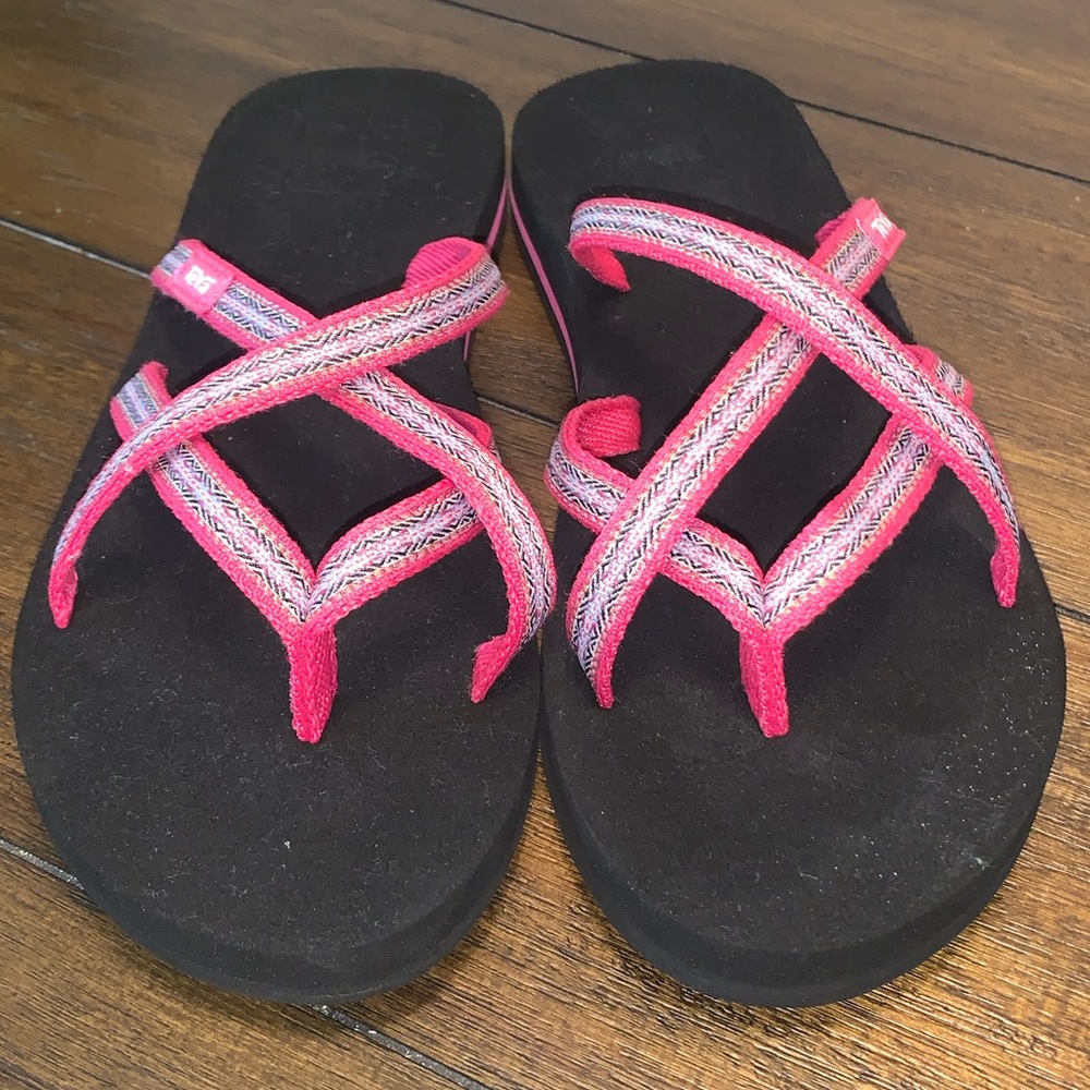 TEVA: Women’s Slip On Strappy Sandals Size 7 Excellent Condition & Great Colors